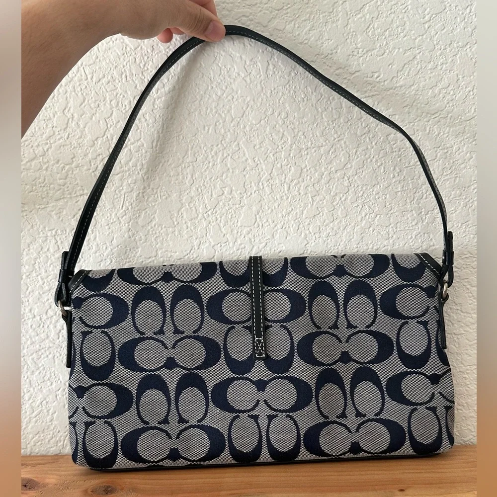 Vintage Coach Signature Sufflette Hand Bag in Navy and Black Leather - Picture 3 of 11